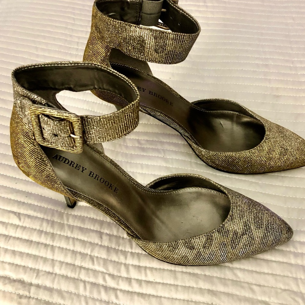 AUDREY BROOKE stunning pumps. Change colors from gold silver. Beautiful$ FINAL$$